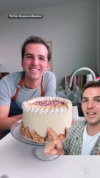 Influencer claims restaurant staff ate his cake