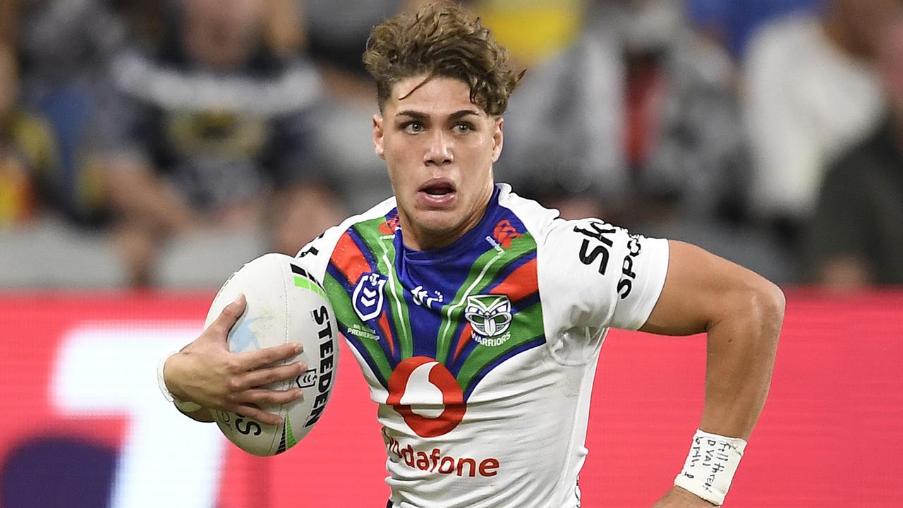 TOWNSVILLE, AUSTRALIA - MAY 28: Reece Walsh of the Warriors runs the ball during the round 12 NRL match between the North Queensland Cowboys and the New Zealand Warriors at QCB Stadium, on May 28, 2021, in Townsville, Australia. (Photo by Ian Hitchcock/Getty Images)