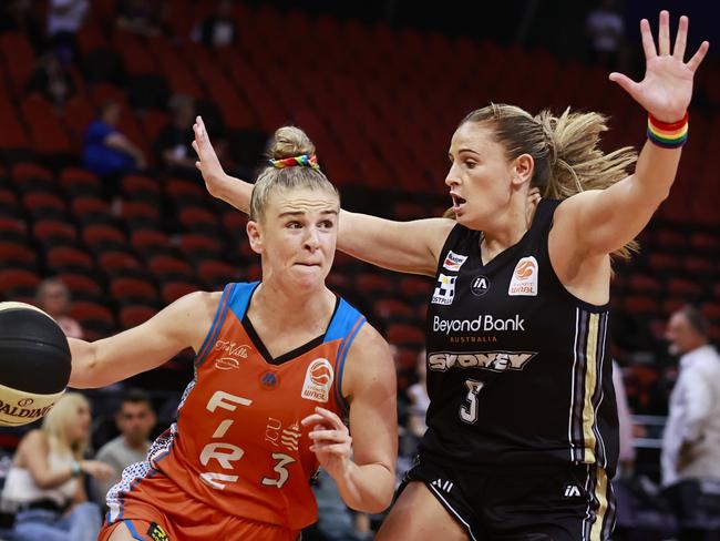 Tiana Mangakahia puts the clamps on the Fire’s Steph Reid. Picture: Getty Images