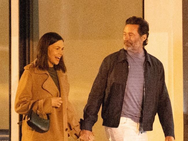 **ONE TIME USE **MERTO MAST HEADS ONLY**NO NEWS.COM**NO THE AUS** FEES APPLY, AU_3120379 - Santa Monica, CA - *PREMIUM-EXCLUSIVE* ... - Hugh Jackman and Sutton Foster are making things official! The lovebirds were spotted holding hands as they made their way to FatherÃ¢â‚¬â„¢s Office Pub in Santa Monica on Monday Night. They walked arm in arm together with beaming smiles. They spent under 2 hours eating and chatting in a window seat before returning home together., , Pictured: Hugh Jackman and Sutton Foster, , BACKGRID Australia 6 JANUARY 2025, , Phone: + 61 419 847 429, Email: sarah@backgrid.com.auMUST CREDIT BACKGRID