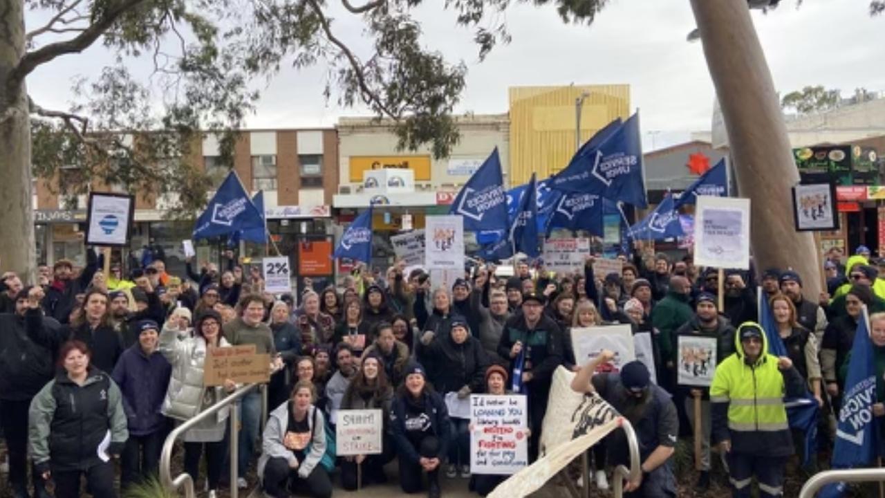 Darebin council workers begin strike, taking protest to the streets ...