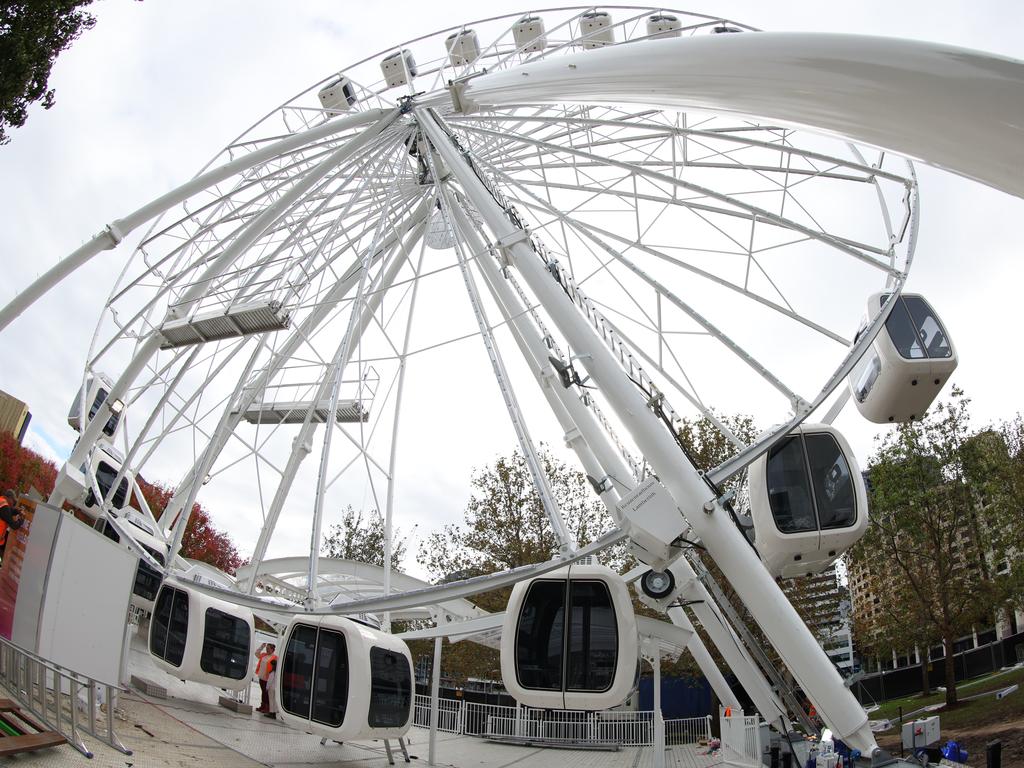 New $5m Ferris wheel to start spinning beside Yarra River | Herald Sun