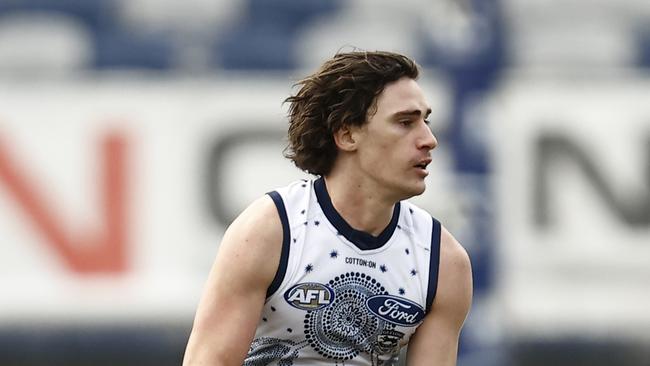 GEELONG, AUSTRALIA - JULY 09: Gryan Miers of the Cats runs with the ball during the round 17 AFL match between Geelong Cats and North Melbourne Kangaroos at GMHBA Stadium, on July 09, 2023, in Geelong, Australia. (Photo by Darrian Traynor/Getty Images)