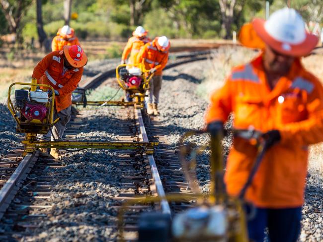 Supplied pics of the inland rail from Melbourne to Sydney being built. Deputy Prime Minister - Media Release - Parkes to Narromine Inland Rail complete.