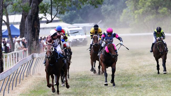 Wallabadah Cup: The horse race that stops a one pub town | news.com.au ...