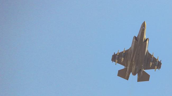 An F35 Joint Strike fighter flies over Darwin. Picture: Glenn Campbell