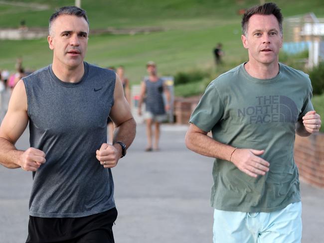 NSW Labour leader Chris Minns and SA Premier Peter Malinauskas go for a run at Bondi Beach. Picture: NCA NewsWire / Damian Shaw