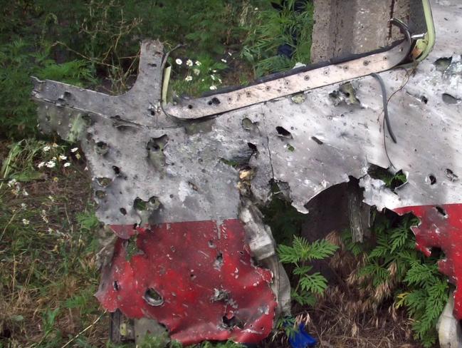 MH17 Investigators Reveal Exhaust Of A BUK Missile Found At Crash Site ...