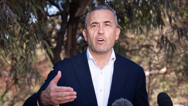 Motorists will be required to slow down to 25km/h when travelling past breakdown services vehicles. Picture: NewsWire / Tim Joy