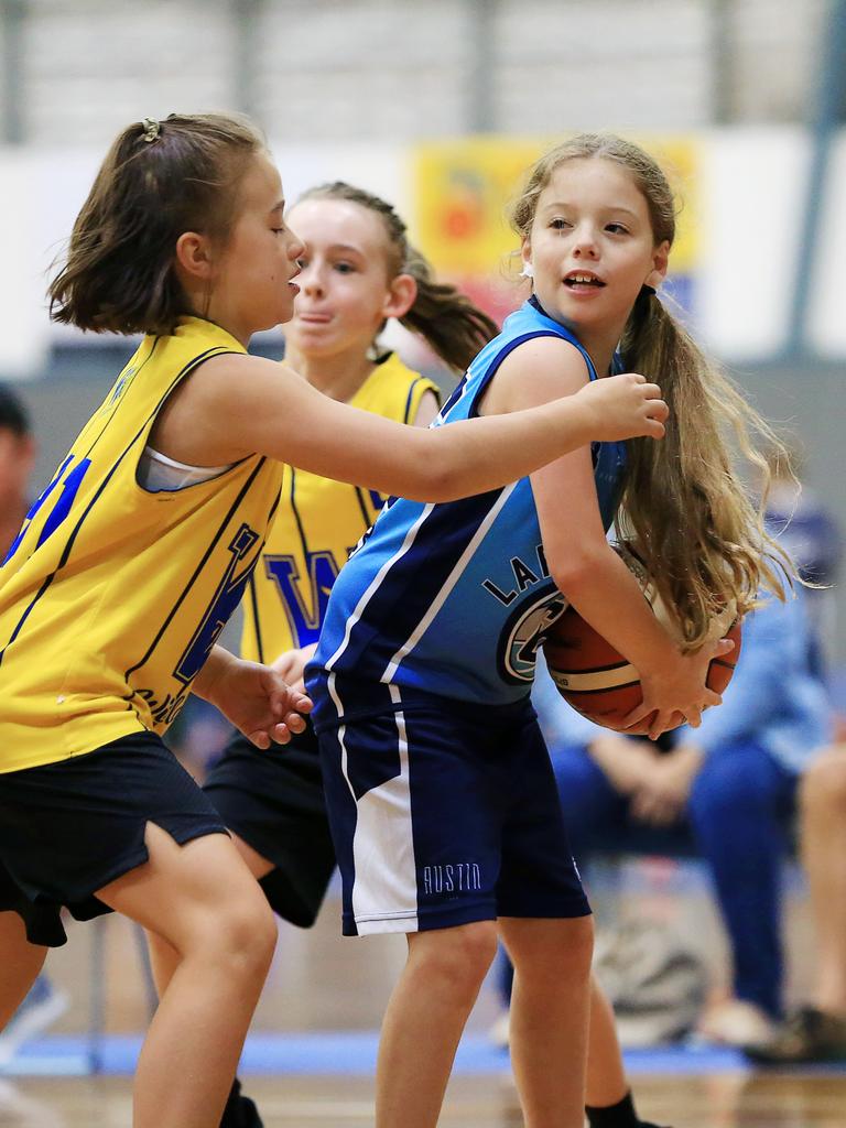 Geelong Wildcats v Lara Giants. Under 10s junior basketball at Geelong Arena courts on Saturday morning. Picture: Alan Barber