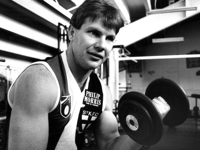 16 June 1992. St Kilda captain Danny Frawley has given up alcohol to improve his team's chances of success in the 1992 season. Even being chosen to play in the Victorian squad against Adelaide at Football Park will not inspire his to celebrate. Football. Neg: 920617/188