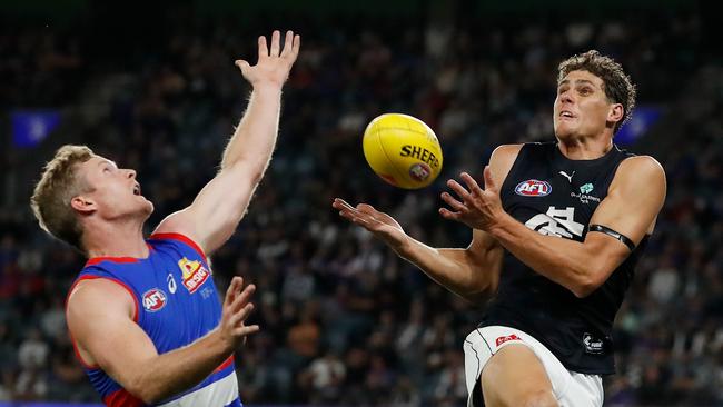 Charlie Curnow of the Blues and Alex Keath of the Bulldogs