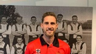 Simon Curtis has joined Myrtleford from Ovens and Murray rival Lavington.