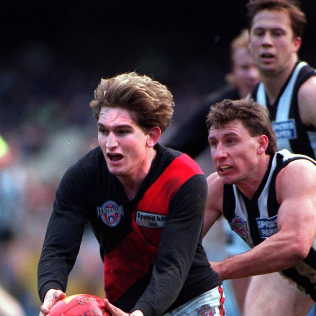 James Hird eludes Collingwood's Tony Francis.