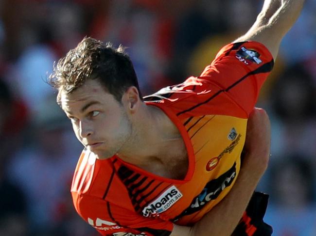 Matthew Kelly of the Scorchers bowls during the Big Bash League (BBL) cricket match between the Perth Scorchers and the Adelaide Strikers at the WACA in Perth, Thursday, January 25, 2018. (AAP Image/Richard Wainwright) NO ARCHIVING, EDITORIAL USE ONLY, IMAGES TO BE USED FOR NEWS REPORTING PURPOSES ONLY, NO COMMERCIAL USE WHATSOEVER, NO USE IN BOOKS WITHOUT PRIOR WRITTEN CONSENT FROM AAP