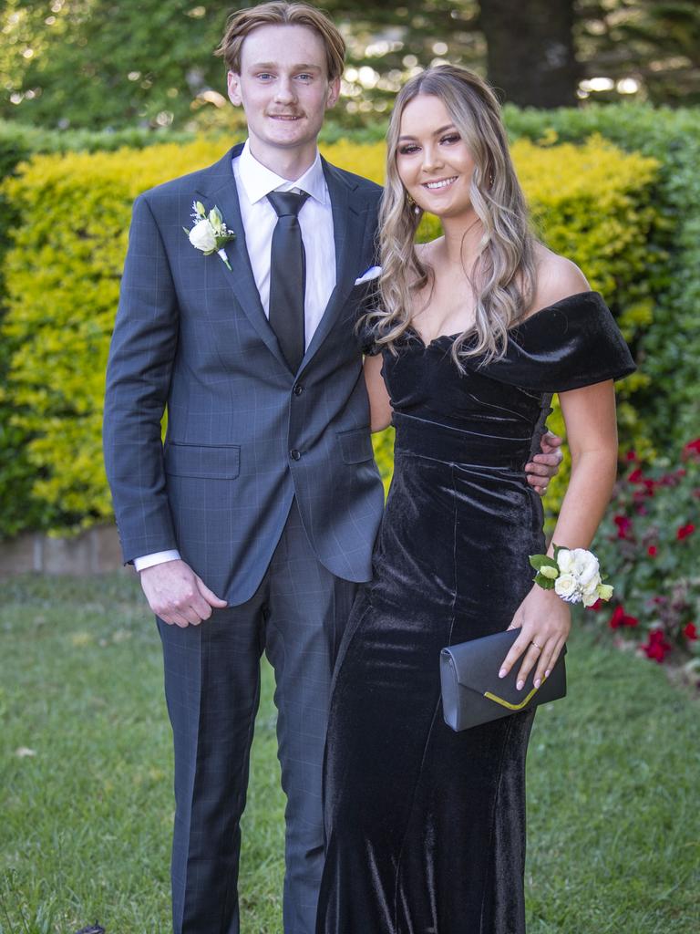 Centenary Heights State High School’s 2022 Formal: Photos From Picnic 