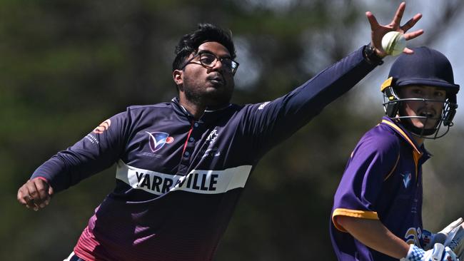 VSDCA: Yarraville’s Ashane De Silva reaches for the ball. Picture: Andy Brownbill