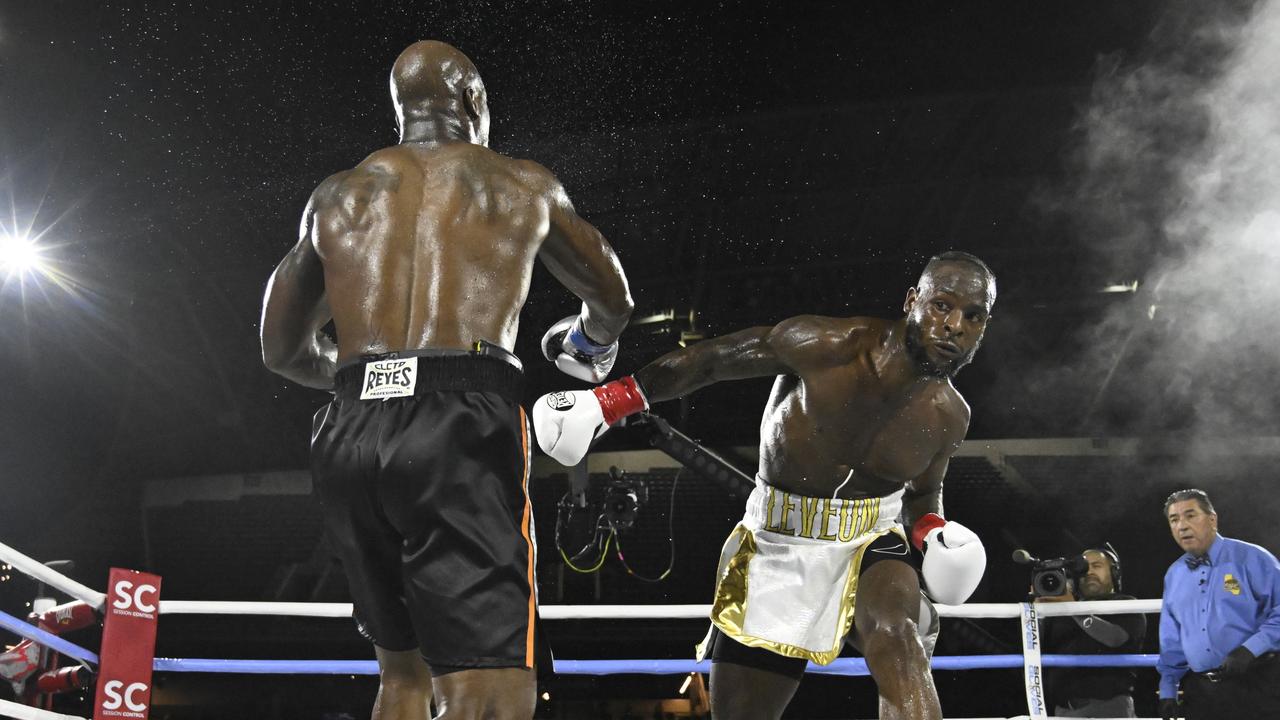 Boxing 2022 LeVeon Bell knocks out Adrian Peterson, video, reaction