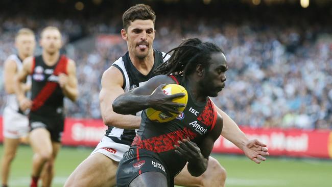 Scott Pendlebury is set to pounce on Anthony McDonald-Tipungwuti. Picture: Michael Klein.