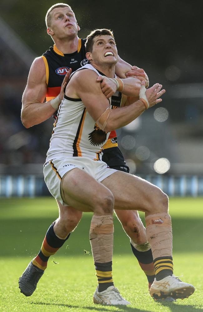 Lloyd Meek and Reilly O’Brien dominate the hitouts. Picture: Mark Brake/Getty Images