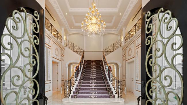 The entrance to billionaire Riyu Li's Tallebudgera Valley mansion Bellagio La Villa.