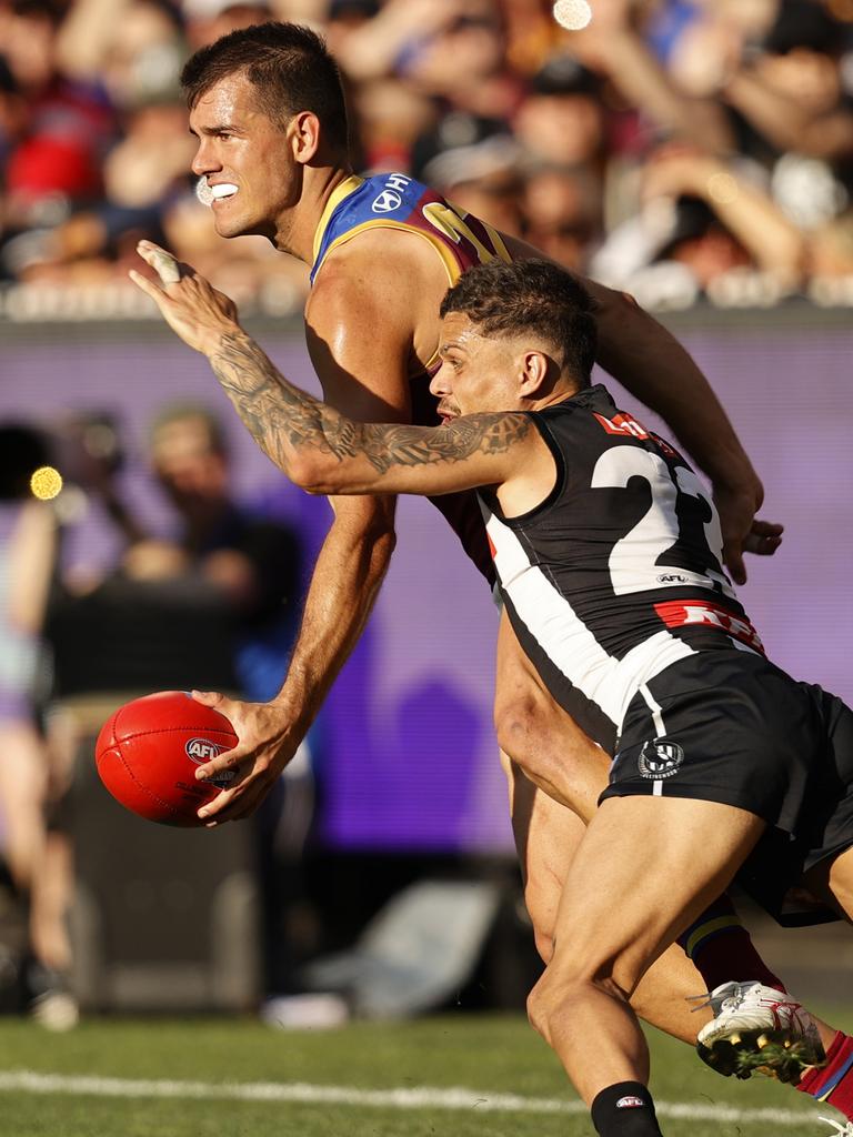 Hill got the better of the usually reliable Lion Starcevich. (Photo by Darrian Traynor/AFL Photos/via Getty Images)