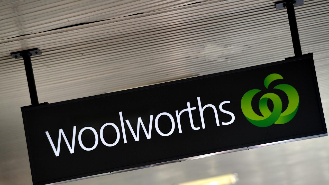 Woolworths has backflipped on its plastic bag ban, saying it will now hand out free reusable bags to frustrated shoppers.