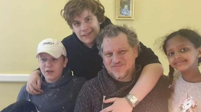 Robert Pether with his three children Oscar, Flynn and Nala.