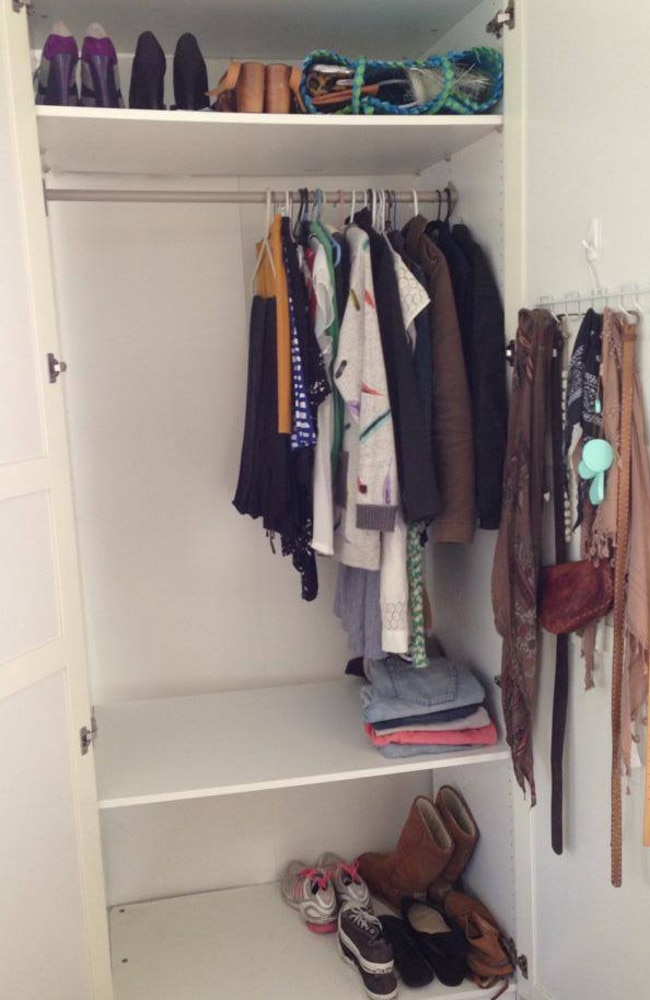 Brooke McAlary’s incredibly minimalist wardrobe. She now only owns 32 items of clothing.