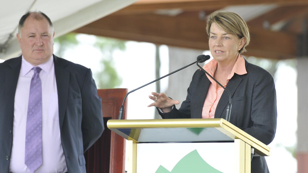 Lockyer Valley Regional Council Mayor Steve Jones and Queensland Premier Anna Bligh. Strengthening Grantham development. Opening new housing estate in Grantham. Land Swap. Photo Dave Noonan / The Chronicle