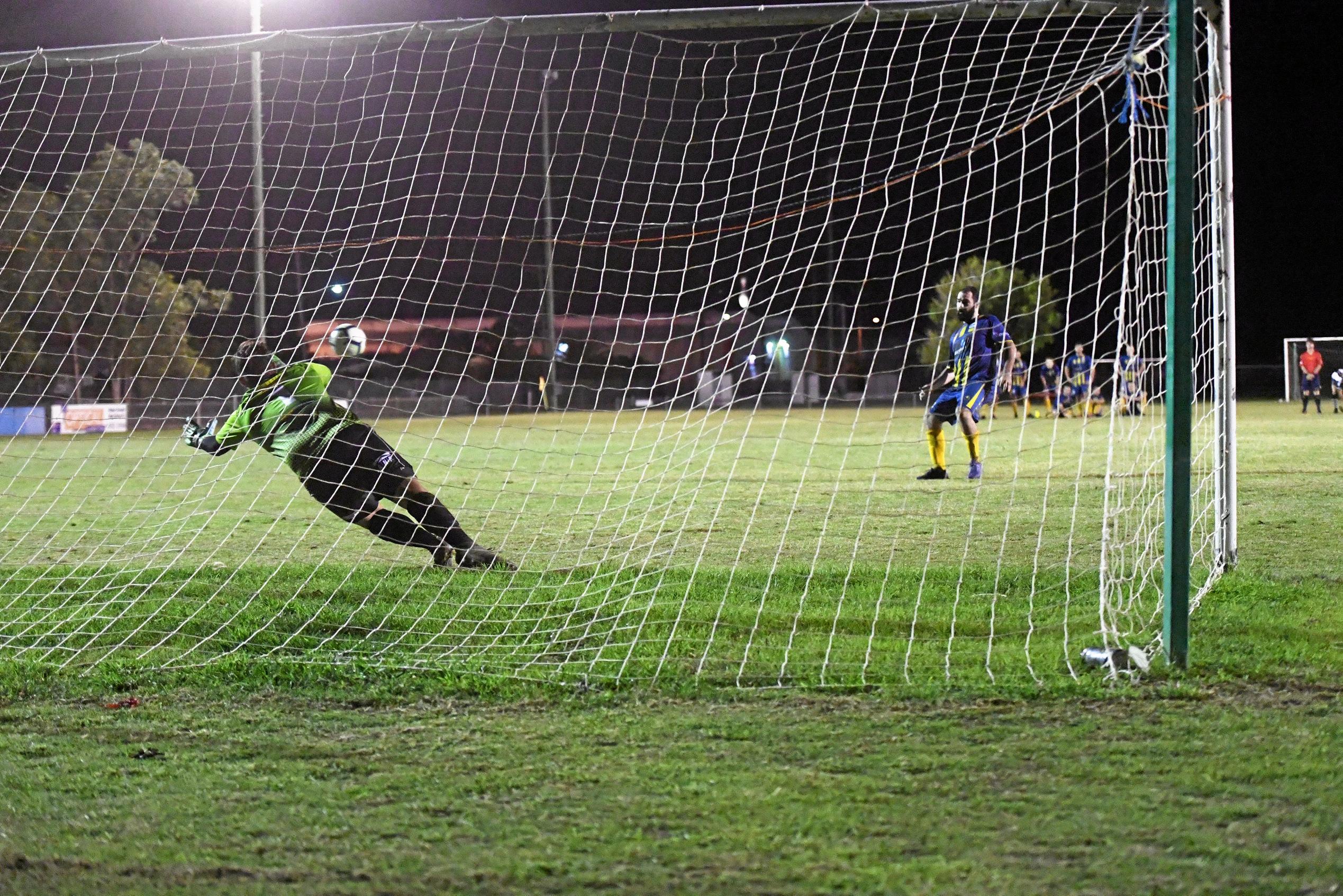 The Waves' Sam Meyer makes no mistake with his penalty. Picture: Shane Jones