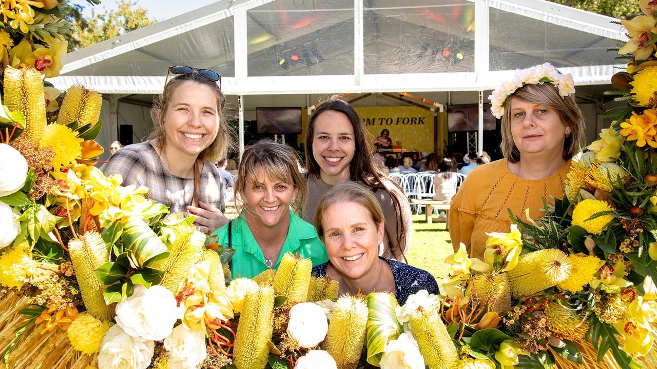 Chloe Prentice, Marlee Newsome, Sarah McCulloch, Abbie Wood and Renae Doolan. Festival of Food and Wine, Queens Park, Toowoomba Carnival of Flowers. Saturday September 10, 2022 Picture: Bev Lacey