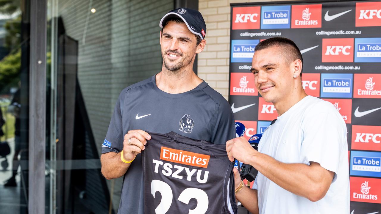 Tszyu and Pendlebury with his honorary Magpies guernsey. Picture: Jake Nowakowski