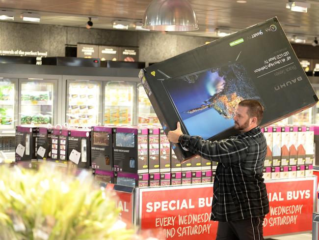 A customer in Perth gets ready to purchase one of the hottest Aldi Special Buys.