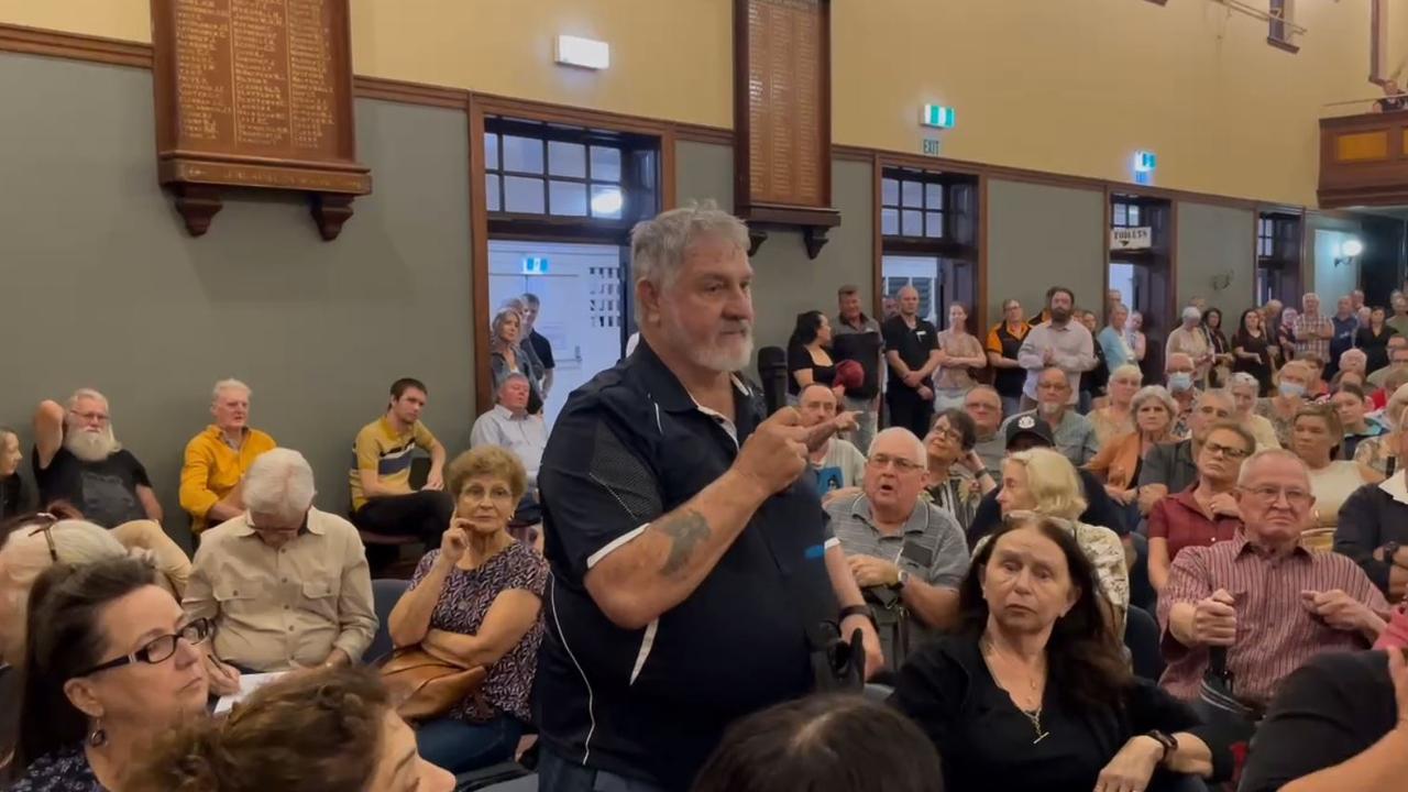 Former police officer Chris Nelson speaks at Maryborough Town Hall. Picture: Phillip Fynes-Clinton