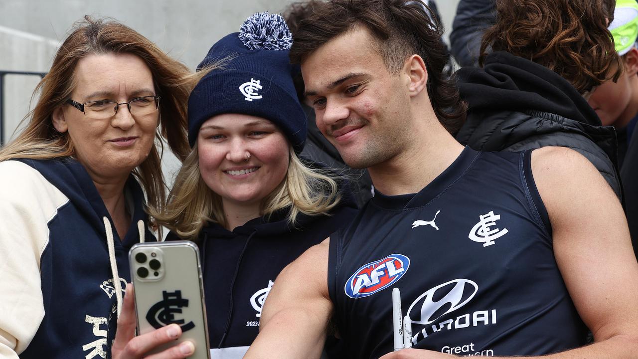 Lachie Cowan takes a selfie with fans.