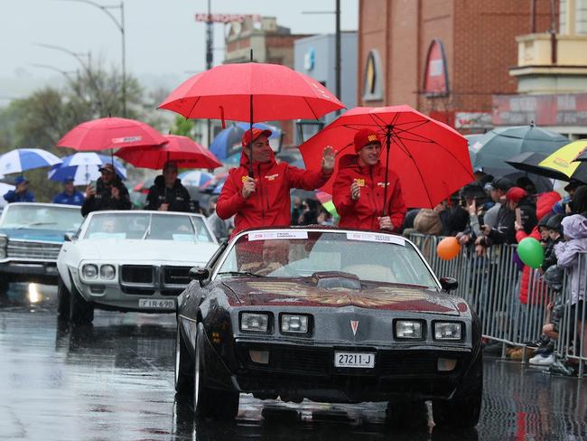 5/10/2022: Crowds gather in wet conditions in Bathurst to welcome Supercar drivers and teams ahead of the Bathurst 1000, which takes place on the weekend. Picture: Mark Horsburgh