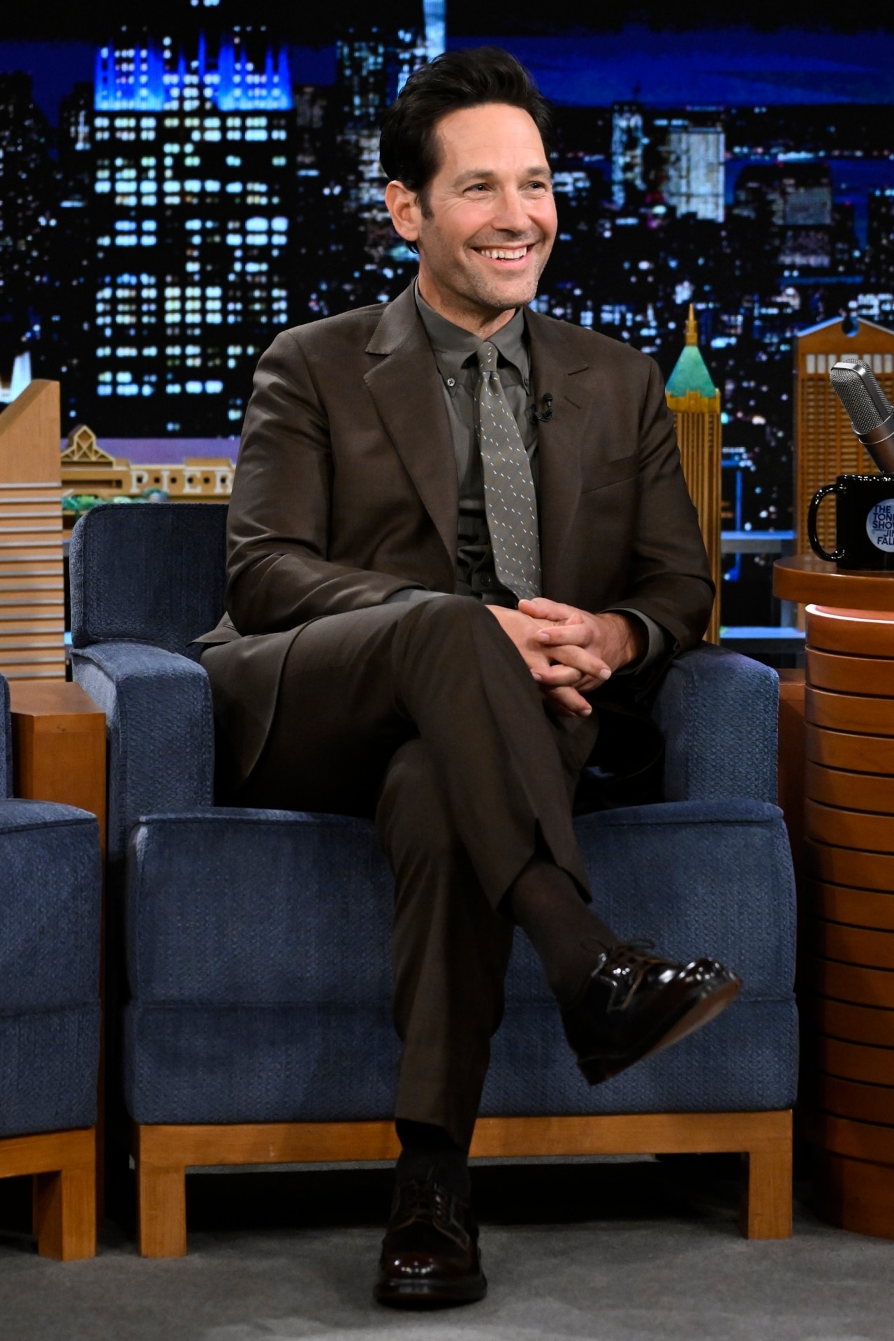 <p>It’s the most subtle pop to the ultra-formal look that works from smart casual right up to the red carpet. But if the block-colour style is a little too much for you, you also could follow Paul Rudd’s take. By using dark taupe as a base colour, Rudd added an extra detail with a white-flecked pattern on his tie. The building blocks matched, but there was a splash of pizazz to break up the more muted tone. It really comes down to the little details.</p>