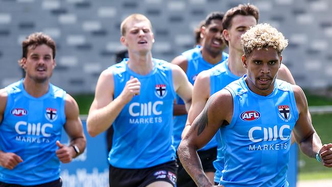 AFL. St Kilda training in hot conditions at Moorabbin. Liam Henry leads the run. Picture: Ian Currie