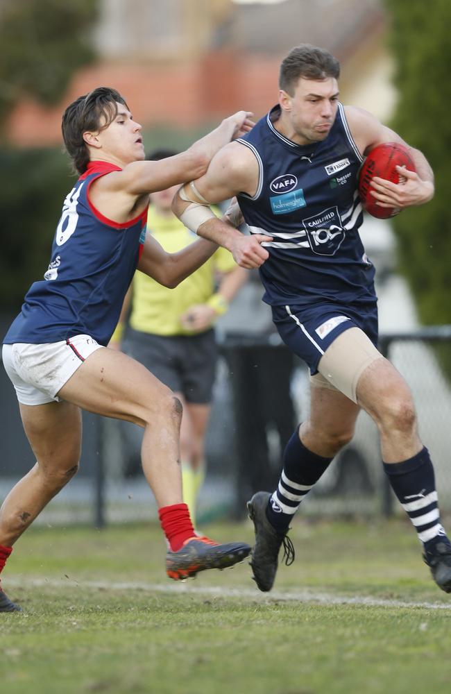 Gun forward Julian Dobosz bursts through for Caulfield Grammarians. Picture: Valeriu Campan