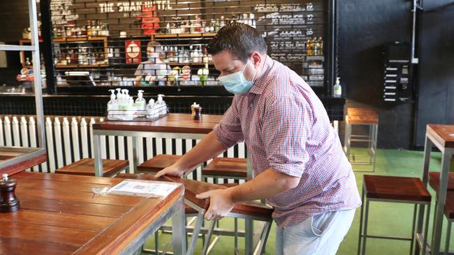 Victoria is the only eastern seaboard state where shop, bar and restaurant workers are still required to wear masks. Picture: NCA NewsWire / David Crosling