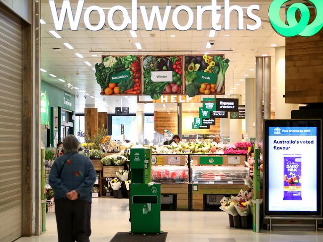 SYDNEY, AUSTRALIA - JUNE 07: Shoppers enter a Woolworths store in the suburb of Crows Nest on June 07, 2022 in Sydney, Australia. The Reserve Bank of Australia today raised the cash rate by 0.5% to 0.85%. (Photo by Brendon Thorne/Getty Images)