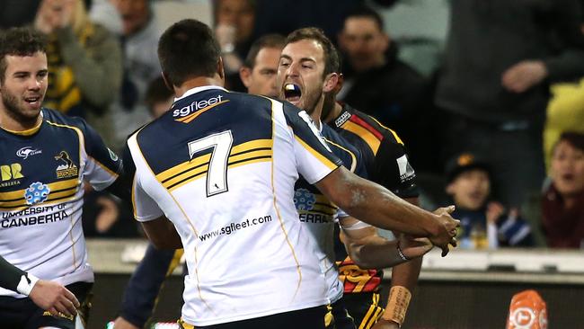 Brumbies vs Chiefs at GIO Stadium in Canberra. Brumbies Nic White scores.