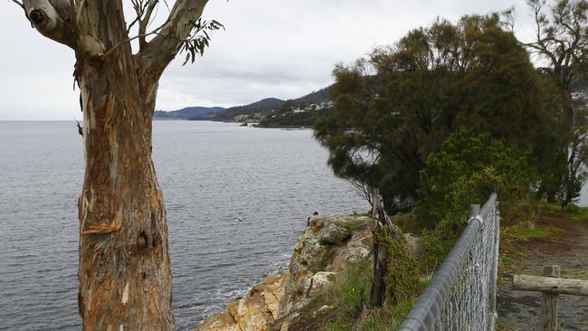 Residents and alderman concerned over lack of proper fencing at Blackmans Bay blowhole. It's been more than 18 months since death of 17yo teen. Picture: MATT THOMPSON