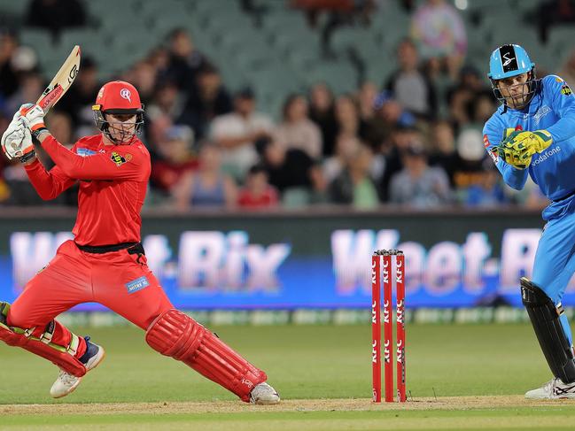 ADELAIDE, AUSTRALIA - JANUARY 05: Mackenzie Harvey of the Renegades bats during the Big Bash League match between the Melbourne Renegades and the Adelaide Strikers at Adelaide Oval, on January 05, 2021, in Adelaide, Australia. (Photo by Daniel Kalisz/Getty Images)