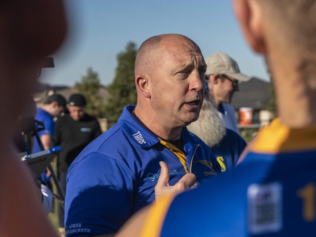 Cranbourne coach Steve O’Brien addressing his players. Picture: Valeriu Campan