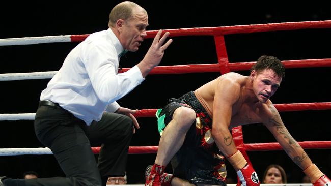 Daniel Geale is defeated by Renold Quinlan.