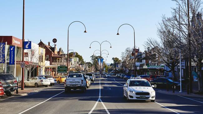 CFA and VicSES volunteers who own thousands of businesses across periurban Melbourne and regional Victoria are unable to claim rebates on their commercial properties.