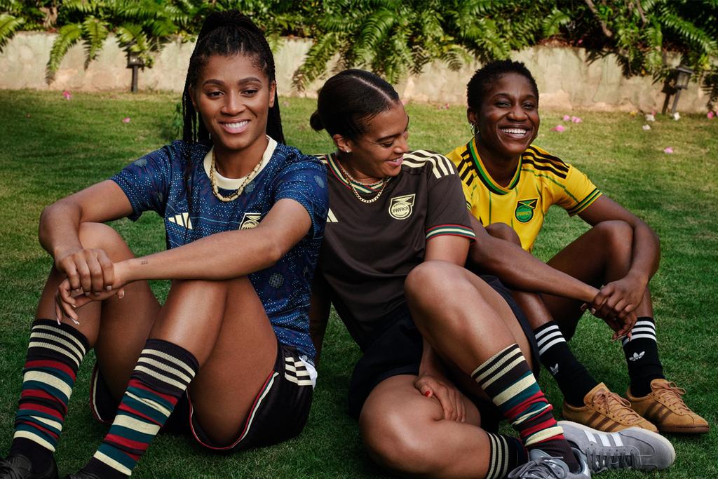 5 Sports Jersey Outfits To Style During The Women's World Cup - Vogue  Australia