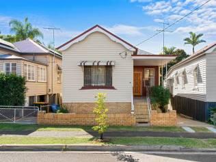 15 Victoria Street, Kelvin Grove, sold under the hammer for $937,000.